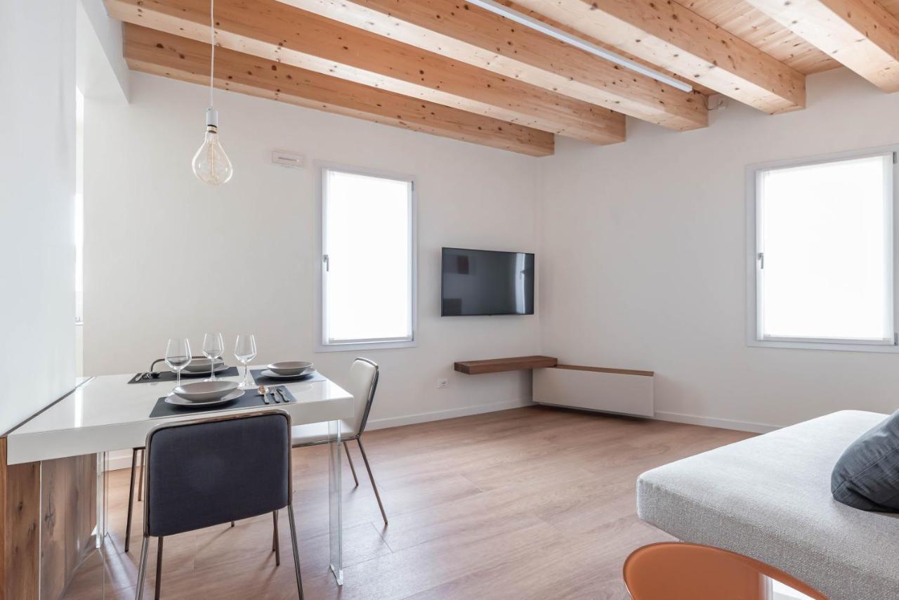 Palazzo '900 Design Flats - Il Poeta Apartment Padova